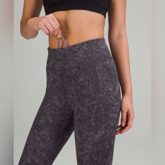 Lululemon Invigorate High-Rise Tight 25"
Denim Wash Print Dusky Lavender Black - Picture 4 of 9